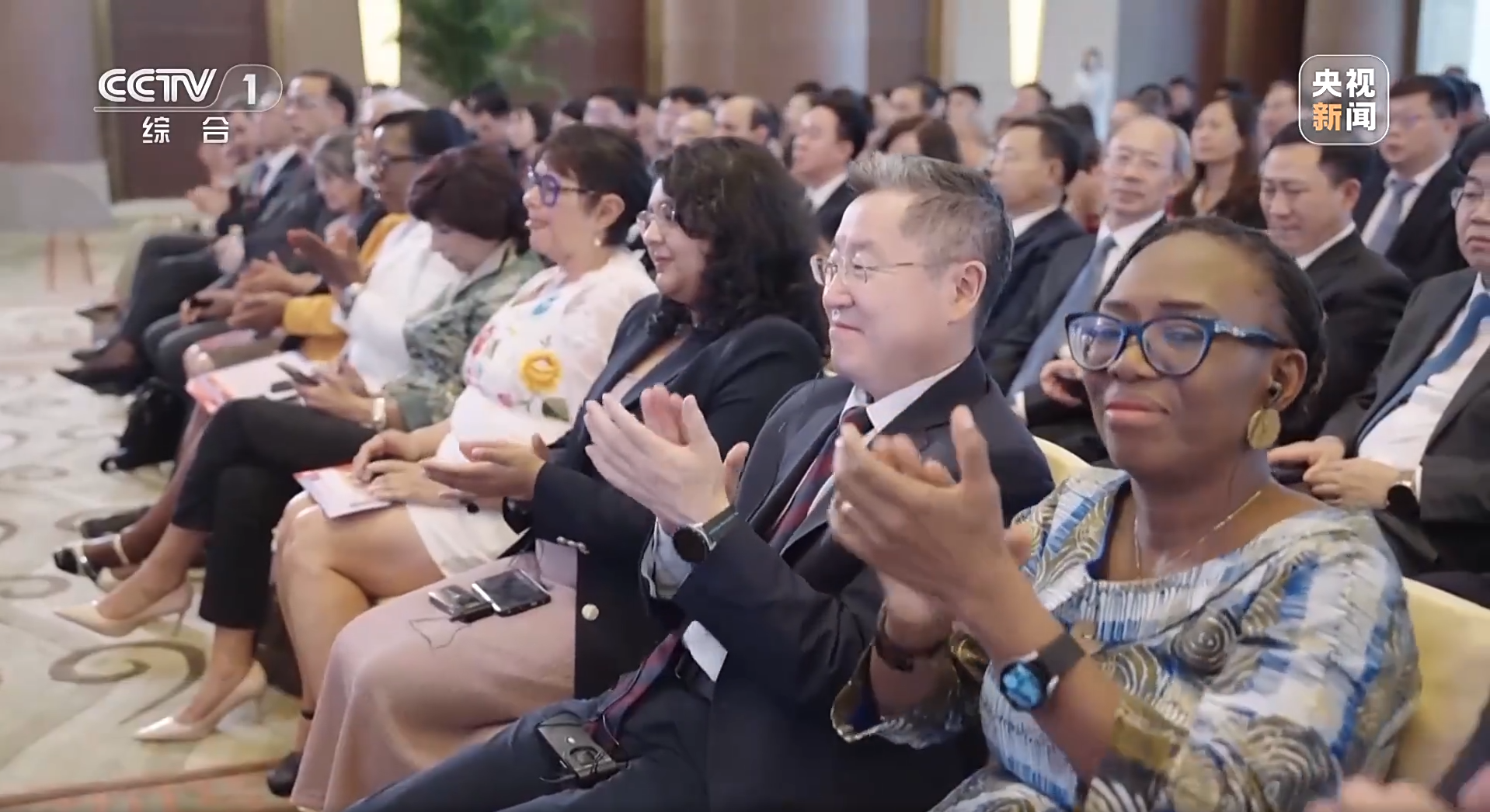 周作宇 颁奖仪式.png